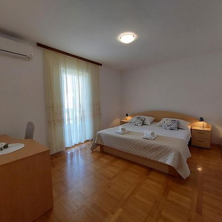 Apartmani Rahela 沃迪切 外观 照片