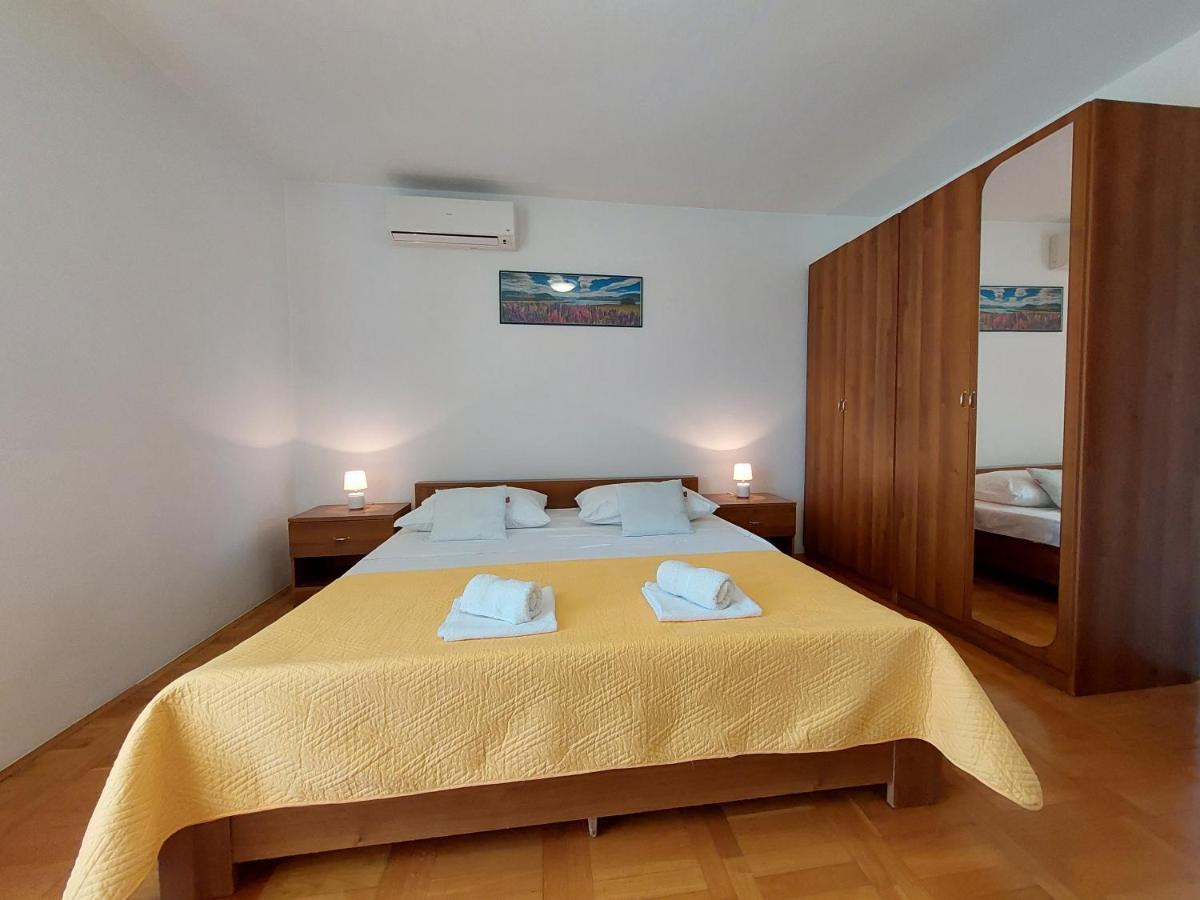 Apartmani Rahela 沃迪切 外观 照片